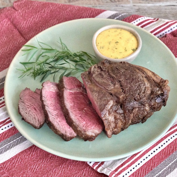 Rare Roast Beef with Sauce Béarnaise