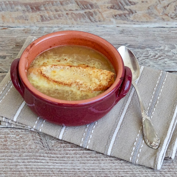 French Onion Soup (Soupe à l'oignon gratinée)