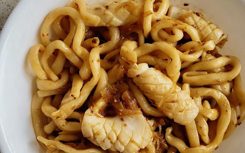 Stir-fried Squid with Cumin & Noodles