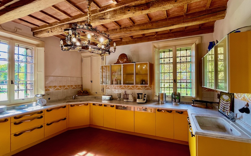 Kitchen at Casa Museo Luciano Pavarotti - Modena