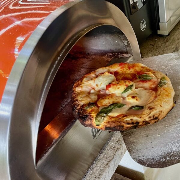 DeliVita wood fired oven - pizza Margherita