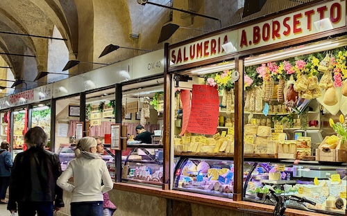 Italian Food Markets - Mercato Sotto il Salone