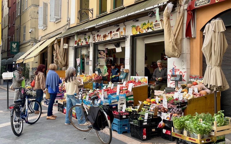 Parma for food lovers - Centro Frutta near Piazza Ghiaia