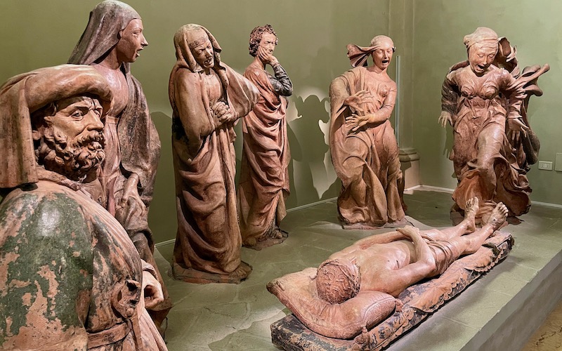 Terracotta Sculptures showing the lamentation over the dead christ - Bologna Food Tour