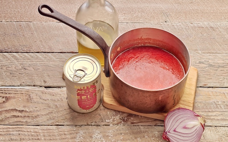 Basic Tomato Sauce with Mutti tomatoese