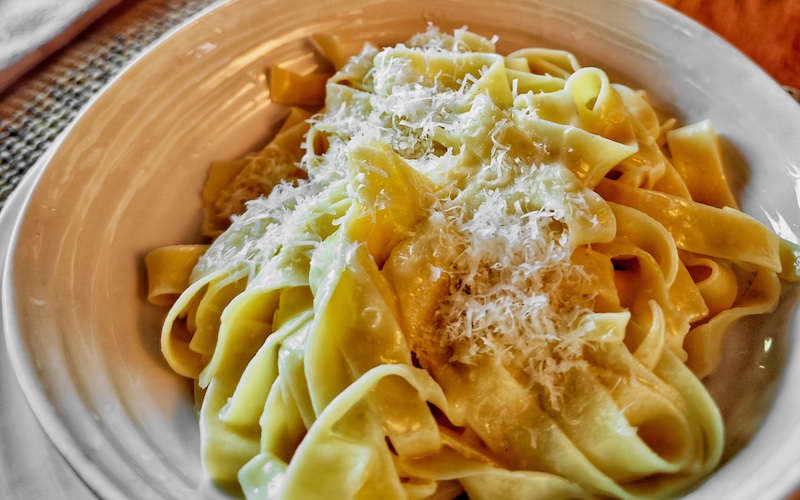 Fettuccine Alfredo (Traditional Italian Pasta Alfredo)