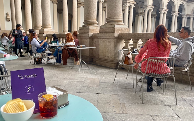 Milan Food Guide (Cheap Eats in Milan) - Caffe Fernanada campari & crisps