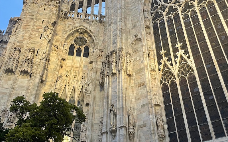 Milan Food Guide (Cheap Eats in Milan) - side view of Il Duomo di Milano (Santa Maria Nascente)