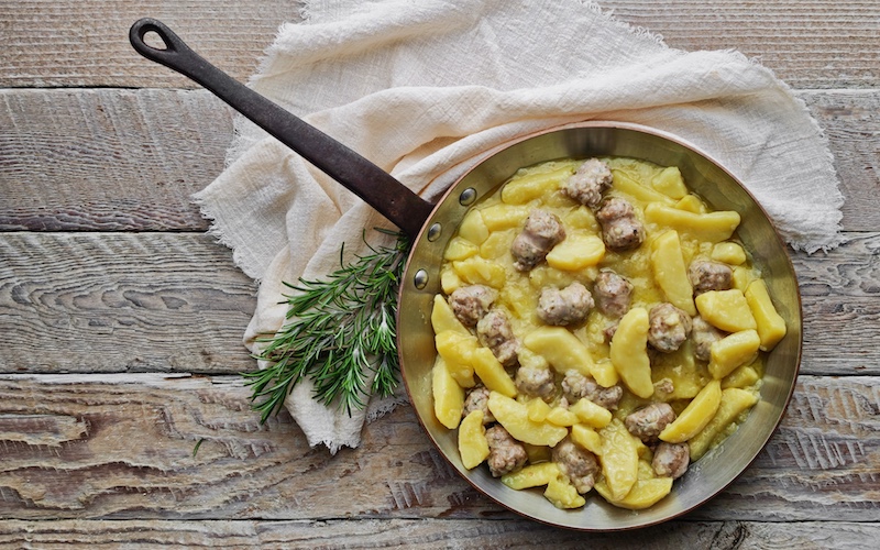 Patate con Salsiccia in Padella (Italian (potato with sausage)