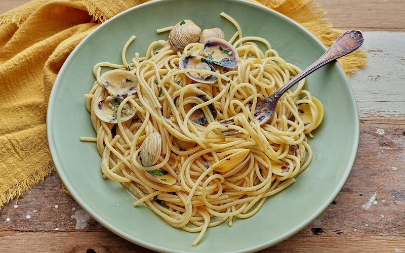 Easy Seafood Pasta Recipes - Spaghetti alle Vongole
