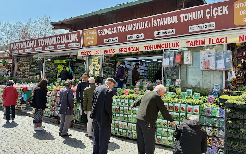 Istanbul Spice Bazaar Guide (Egyptian Bazaar) - The Flower Market Gate (Çiçek Pazarı)