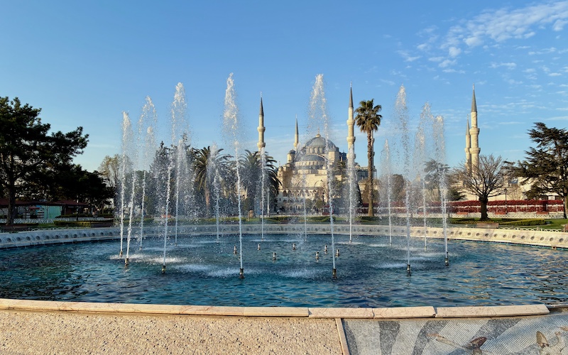 Istanbul Food Guide - Sultan Ahmed Mosque from the Sultan Ahmed Park
