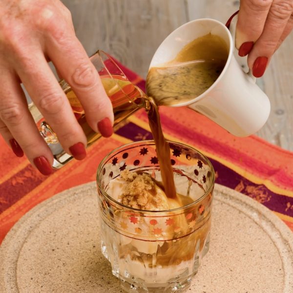 Affogato - sweet recipes - Italian (pour - square)